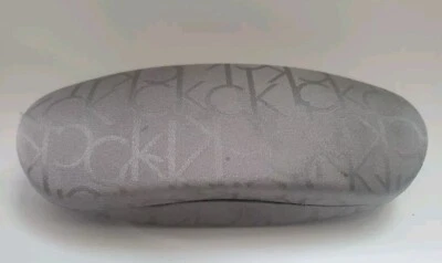 Estojo rígido de óculos e óculos de sol Calvin Klein usado - Imagem 1 de 4