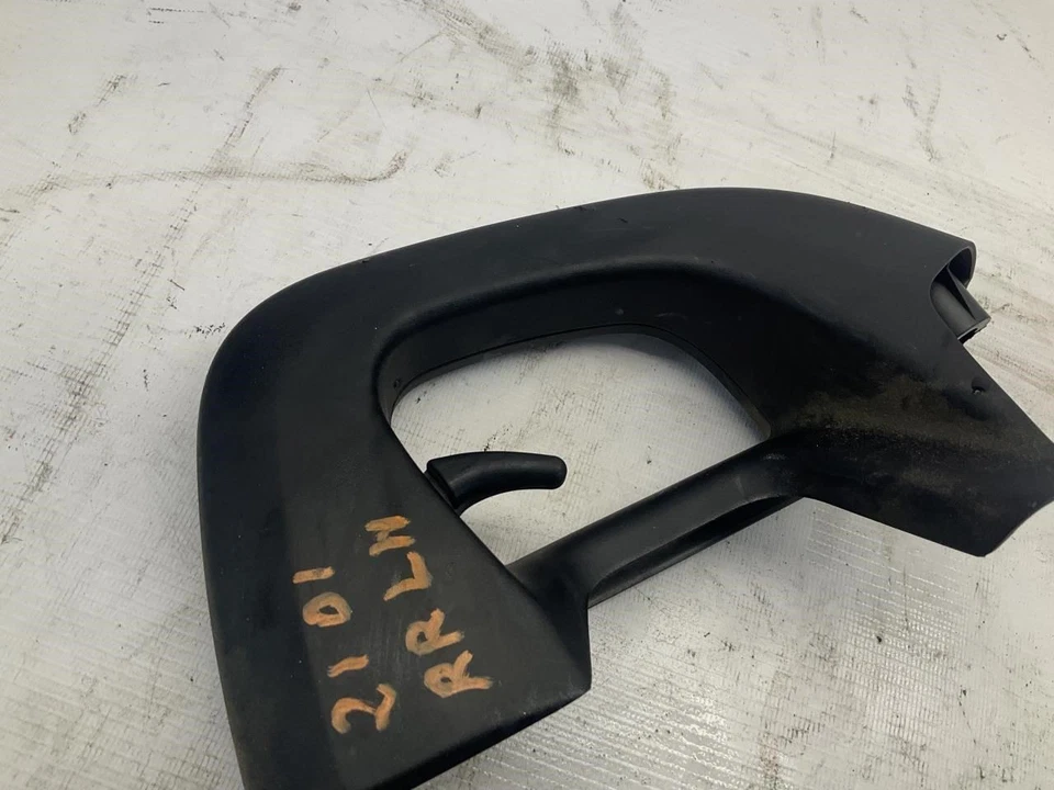 Manija de puerta trasera izquierda interior 15-22 RAM Promaster City P Foto 1 de 4