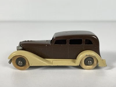 Sedán Graham fundido a presión Tootsietoy vintage (repintado) Foto 1 de 4