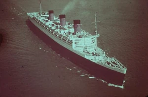 4 farbige Rutschen RMS Queen Mary Promenade Deck / First Class Restaurant / Lounge - Bild 1 von 4