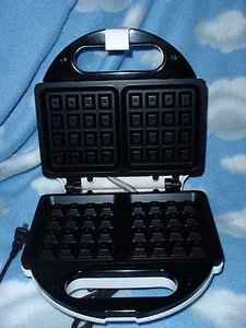Belgian Waffle Maker Convenient-Easy Clean-Up - Picture 1 of 8