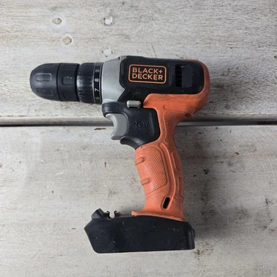 Taladro inalámbrico Black & Decker 20v herramienta BCD702 solo probado Foto 1 de 4