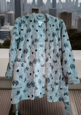 Bata polar estampada gris y azul marino marca rosa talla M/L Foto 1 de 4