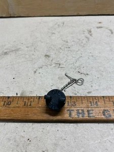 Oil cap with retainer from a Wizard Model 214 chainsaw, 38cc engine. - Foto 1 di 2