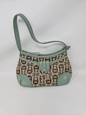 Bolsa pequena Etienne Aigner NOVA com estampa de logotipo de lona  - Imagem 1 de 4