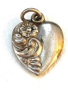 Antiguo Dije Corazón Floral Hinchado Plano Plata de Ley Monograma FA - Imagen 1 de 4