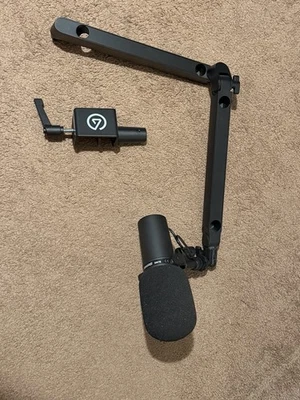 Shure SM7B Mic Plus Elgato lower Profile Mic Arm - Image 1 of 4