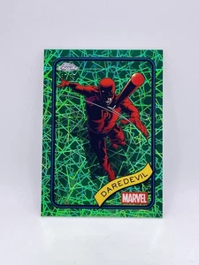 2025 Topps Chrome Marvel Daredevil Green Lazer Refractor /99 #97 (AT) - Bild 1 von 2