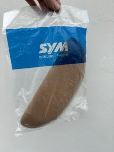 SYM Shad Topcase Backrest Old Style, Tan Brown, New - 81440-X1A-0000-PA - Bild 1 von 2