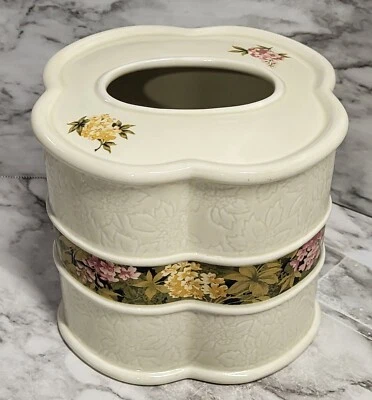 Croscill Riverside тканевая коробка чехол. Фарфор. Цветы с гравировкой. Лента с цветочным рисунком. - Изображение 1 из 4