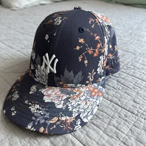 Kith x New Era NY Yankees Floral Tapestry Floral Cap Hat Size 7 New Without Tags - Picture 1 of 6