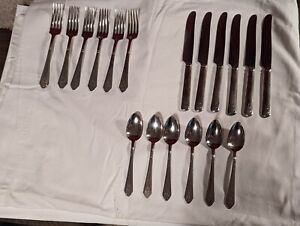 34pc. 1929 Winthrop Silver plated flatware - (10)spoons (12)forks (12)knives