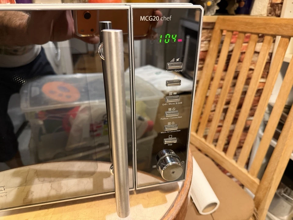 Caso MCG 20Chef 900W 20L Microwave Silver, Front Mirror, Like New, Very Clean - Image 1 of 4