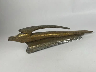 1951 1952 CHEVROLET CHEVY GOLDEN GAZELLE CAPÔ ORNAMENTO BLC 3695864 EUA ORIGINAL - Imagem 1 de 4