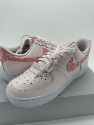 Tamanho 8.5 - Nike Air Force 1 '07 paisley rosa com - Imagem 1 de 4