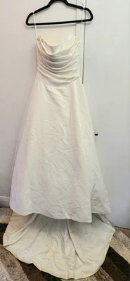 Lny Ashworth Lonfonwedding dress silk, ivory, size 10 to 12  English designer  - Image 1 of 4