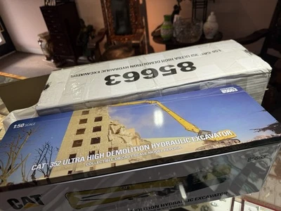 DM 1/50 Cat 352 Ultra High Demolition Hydraulic Excavator Diecast Model 85663 - Image 1 of 4