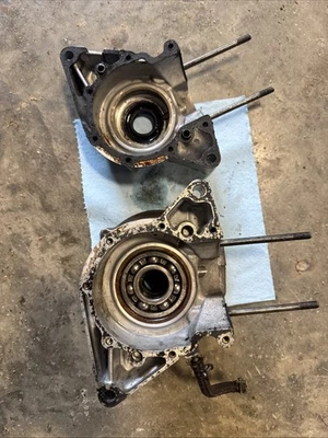 Carcasa motor honda odyssey fl250 lados izquierdo y derecho 1977 Foto 1 de 4