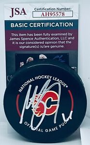 Mikael Backlund signed Calgary Flames Official Game Puck autographed JSA