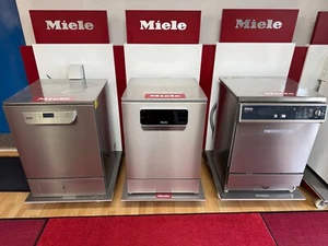 Lavastoviglie professionale Miele Professional PFD 404 U WB frontale acciaio inox igiene commerciale - Foto 1 di 17