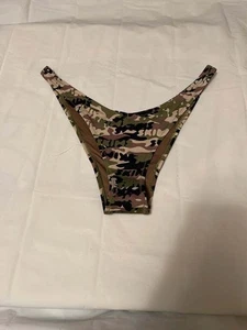 SKims Camo Print Cheeky Thong Bikinihose, SW-TAN-0783, W43 - Bild 1 von 4