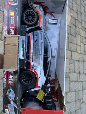 Mando a distancia brillante escala 1:10 Ford Mustang Mach E nuevo caja abierta Foto 1 de 4