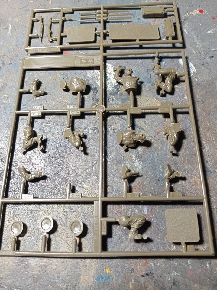 TAMIYA 3 SOLDATI INGLESI SCALA 1/35 - Immagine 1 di 1