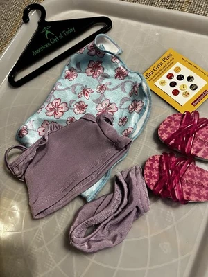 Conjunto Tankini Traje de Baño American Girl Púrpura con Volantes con Envoltura y Zapatos Foto 1 de 3