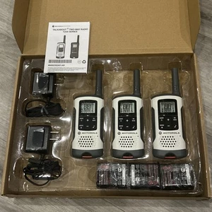 Motorola Solutions T260TP Talkabout Radio 3 Pack 22 Channels White New in Box - Zdjęcie 1 z 6