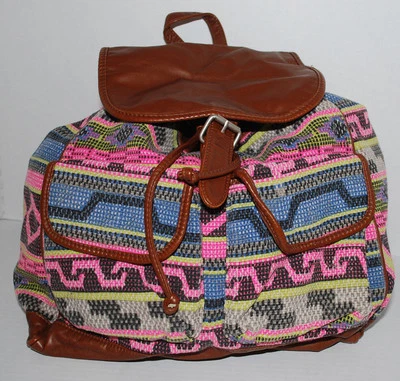 Mochila Boho Bolso Escolar Cartera Vegano Cuero Marrón Estampado Azteca Mudd College  Foto 1 de 4