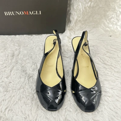 Zapatos Bruno Magli de charol negro punta abierta honda trasera cuña baja talla 10 Foto 1 de 4