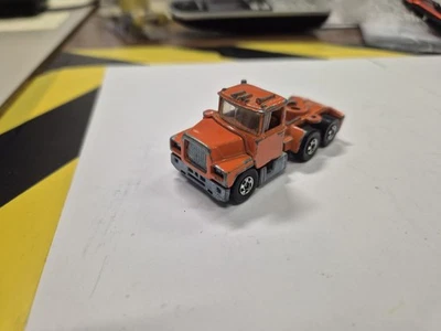 Vintage Hot Wheels Mack V-600 Orange Blackwalls Big Steering Rigs Super Rare! - Immagine 1 di 4