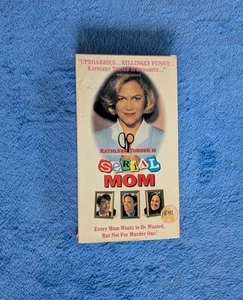 SERIAL MOM VHS Tape 1994 Dark Conedy Kathleen Turner John Waters - Picture 1 of 3