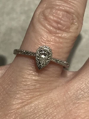 Designer SG 9ct 375 White Gold Pear Diamond Cluster Solitaire Engagement Ring - Image 1 of 4