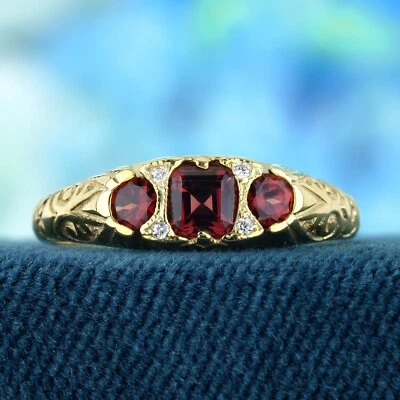 9K Yellow Gold Natural Garnet Diamond Vintage Style Three Stone Ring - Image 1 of 4