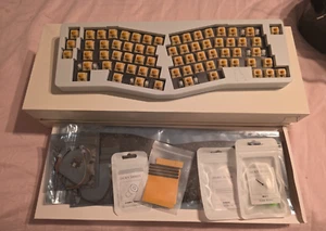 Jacky Studio Bear65 V2 MECHANICAL KEYBOARD E-WHITE ALUMINIUM KIT - Zdjęcie 1 z 5