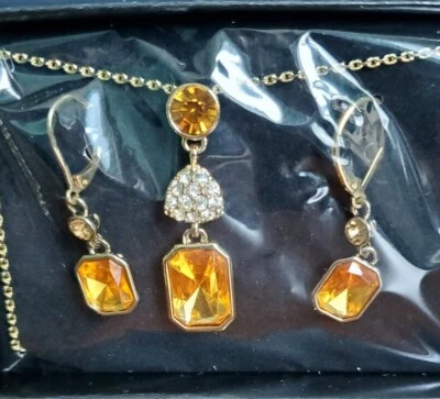 Conjunto de regalo de collar y pendiente sorpresa Avon Sparkle ~ topacio ~ nuevo, sello de fábrica en caja Foto 1 de 4