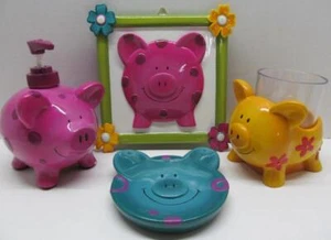 NEU Neuheit Bad SCHWEIN PARTY Kinder Badeset & Wandrelief Schwein TINTEN bei Berührung - Bild 1 von 11