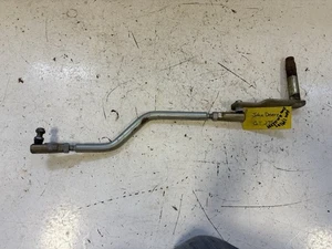 Enlace de arrastre de dirección John Deere GT275 OEM AM119107 SUB AM132389 SN 45001+ AM115064 - Imagen 1 de 5