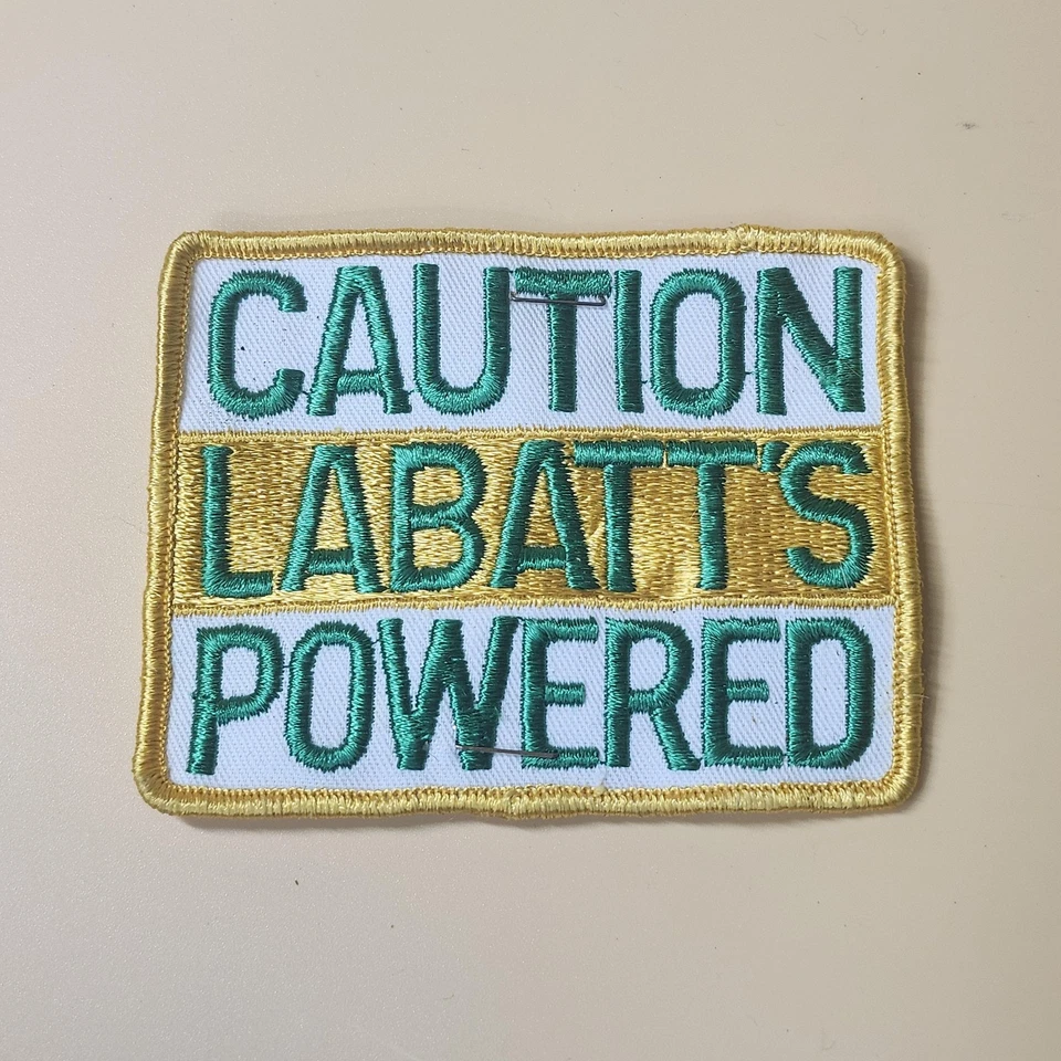 Parche bordado de cerveza Labatt's Precaution vintage coser insignia de 3x4 pulgadas Foto 1 de 4
