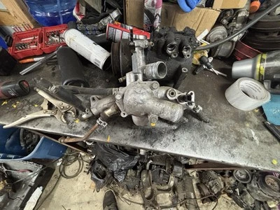 Carcasa termostato cuello refrigerante 91-99 Mitsubishi 3000GT VR4/Dodge Stealth Foto 1 de 2