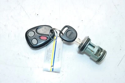 2003-2005 GMC SIERRA SILVERADO 6.6L IGNITION SWITCH CYLINDER & KEY FOB REM Y8431 - Image 1 of 4