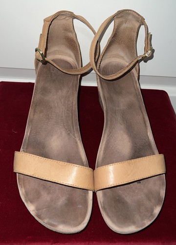 Ugg Emilia Sandalo con zeppa in sughero e cinturino alla caviglia in pelle marrone chiaro taglia 10