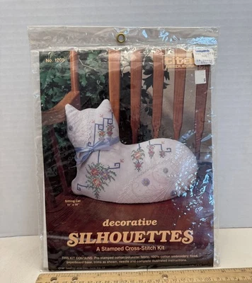 Kit de punto de cruz Titan Needlecraft siluetas decorativas gato sentado 11" x 14" Foto 1 de 4