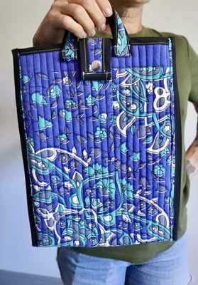 Funda acolchada para computadora portátil y iPad - Diseño floral hecho a mano | Se adapta a MacBook Pro de 14” Foto 1 de 4