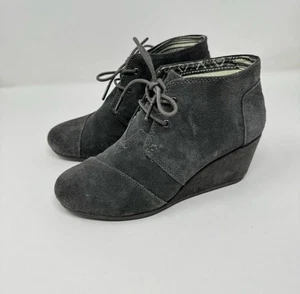 TOMS Boots Womens Size 8.5 Gray Desert Wedge Suede Lace Up Ankle Booties Chukka - Picture 1 of 9