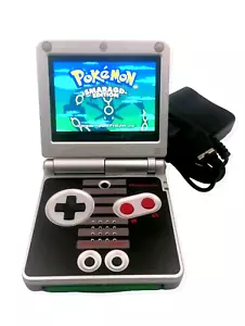 Gameboy Advance SP AGS 101 IPS V5 LCD Bildschirm Nintendo NES Edition NEU - Bild 1 von 11