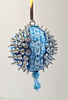 De Colección Cuentas Lentejuelas Push Pin Adorno de Navidad Años 70 MCM Mod Hecho a Mano ÚNICO Azul 7 Foto 1 de 4