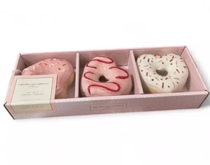 CUPCAKES AND CASHMERE Valentines Day Ceramic Heart Shaped Doughnuts Donuts Decor - Picture 1 of 3