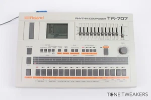 ROLAND TR-707 Drum Machine Vintage RESTAURATO Ritmo Compositore VINTAGE GEAR DEALER - Foto 1 di 12